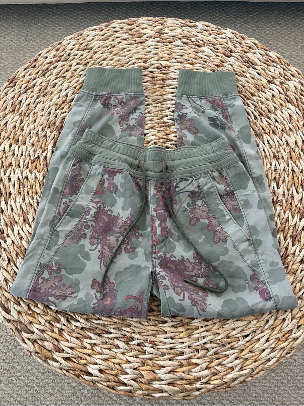 Anthropologie Nomad Camo Floral Rose Jogger - Picture 8 of 16